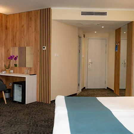 аква Хотел 4*