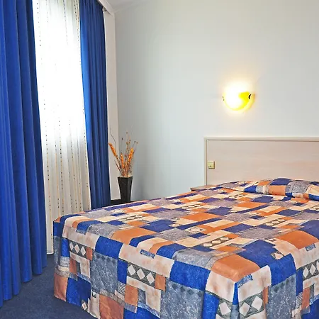 аква Хотел 4*